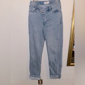 Abercrombie Light wash boyfriend jeans